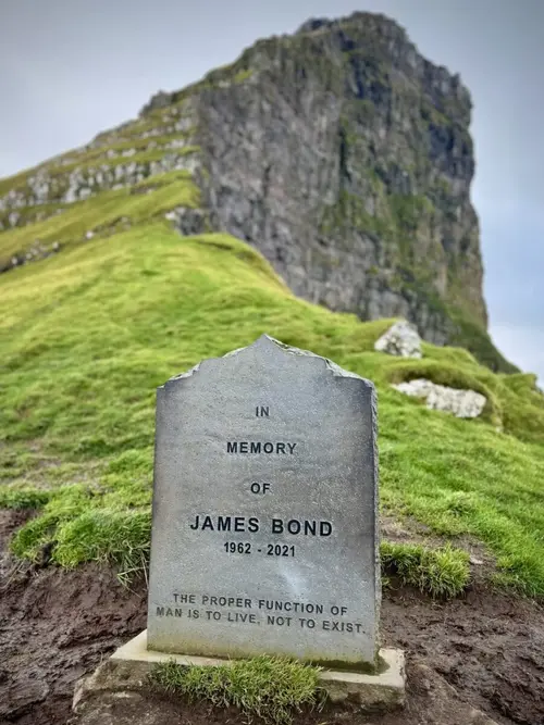 Hrob James Bonda